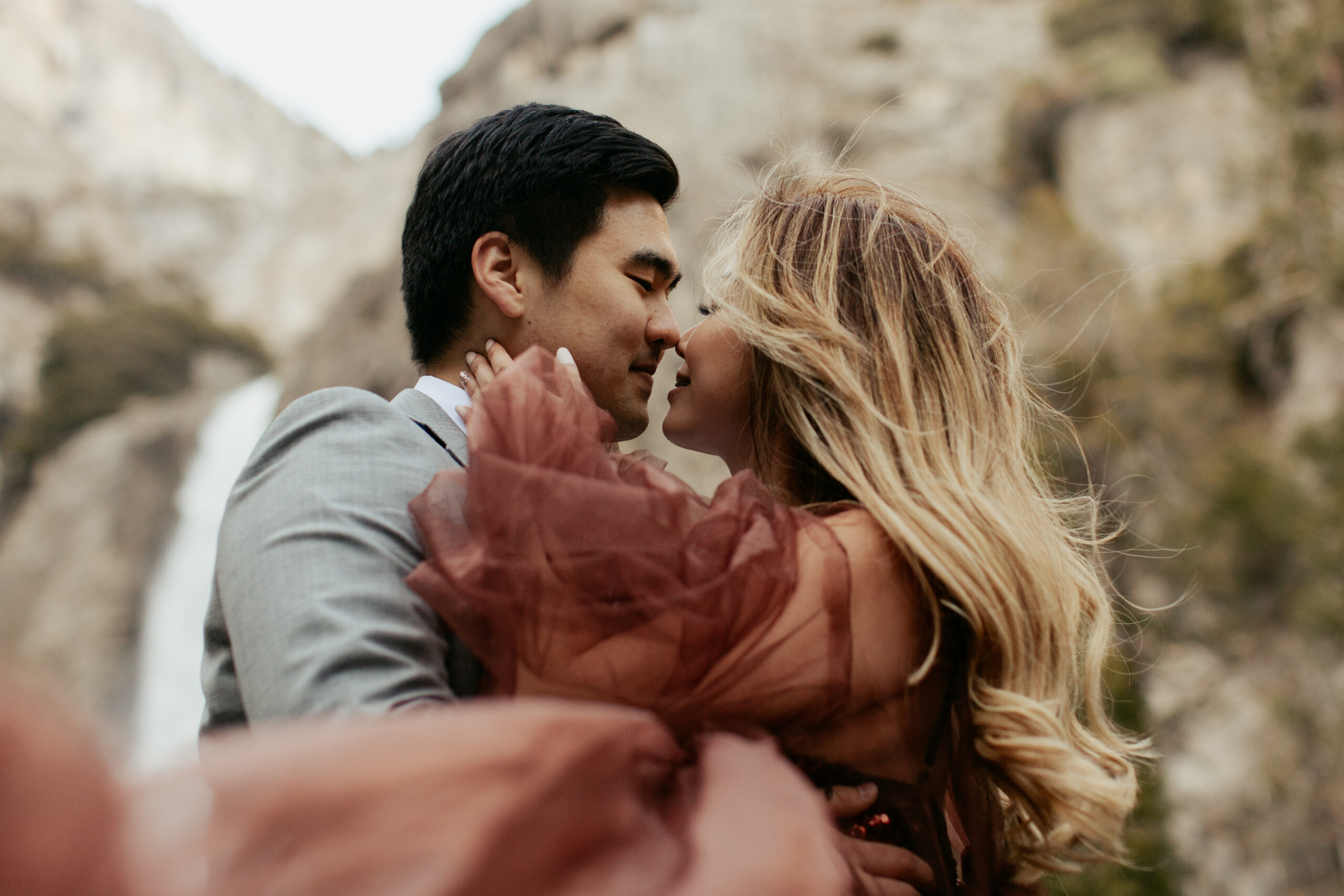 5 Tips for making your couples comfortable in front of the camera